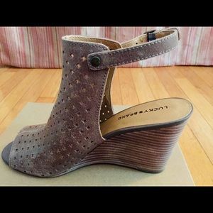 NIB Lucky Regina Sesame Leather Peep-Toe Wedge